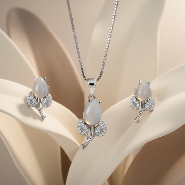 Lily Poise Pendant Set